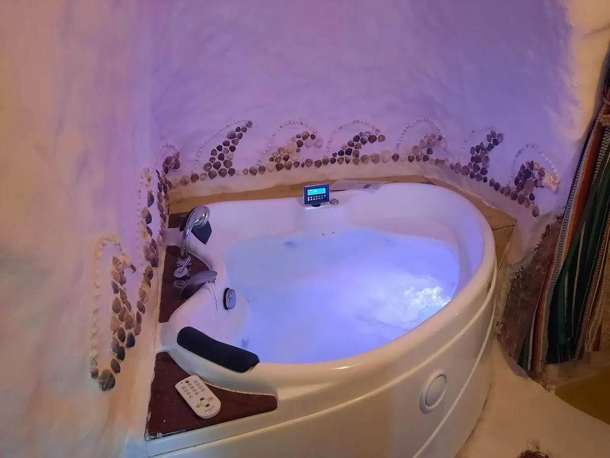 Villa Creatively Designed Cavehouse With Jacuzzi à Gorafe Hébergement de vacances