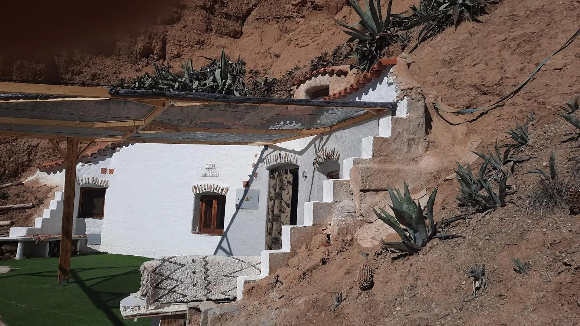 Villa Creatively Designed Cavehouse With Jacuzzi à Gorafe Hébergement de vacances
